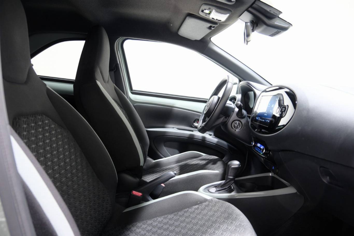 TOYOTA Aygo X 11