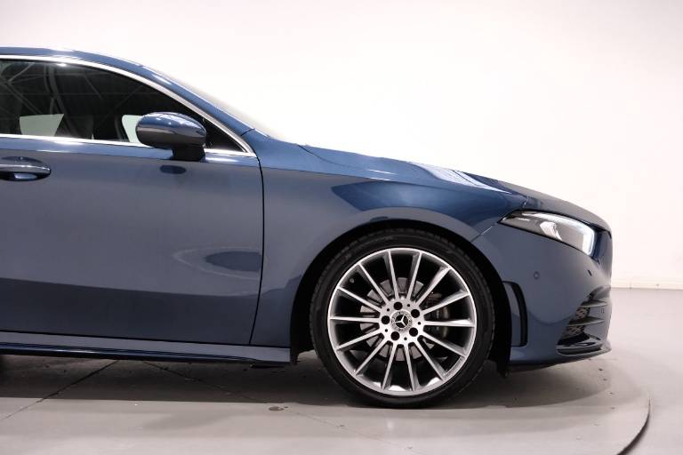 MERCEDES-BENZ A 180 60