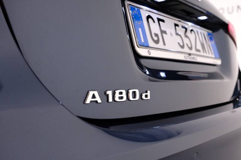 MERCEDES-BENZ A 180 49