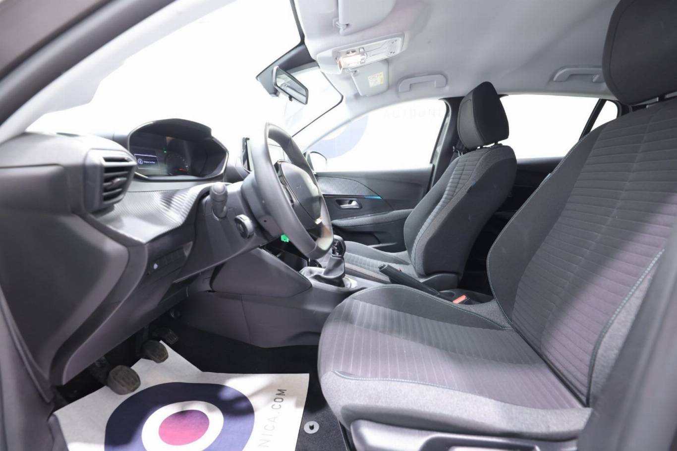 PEUGEOT 208 19