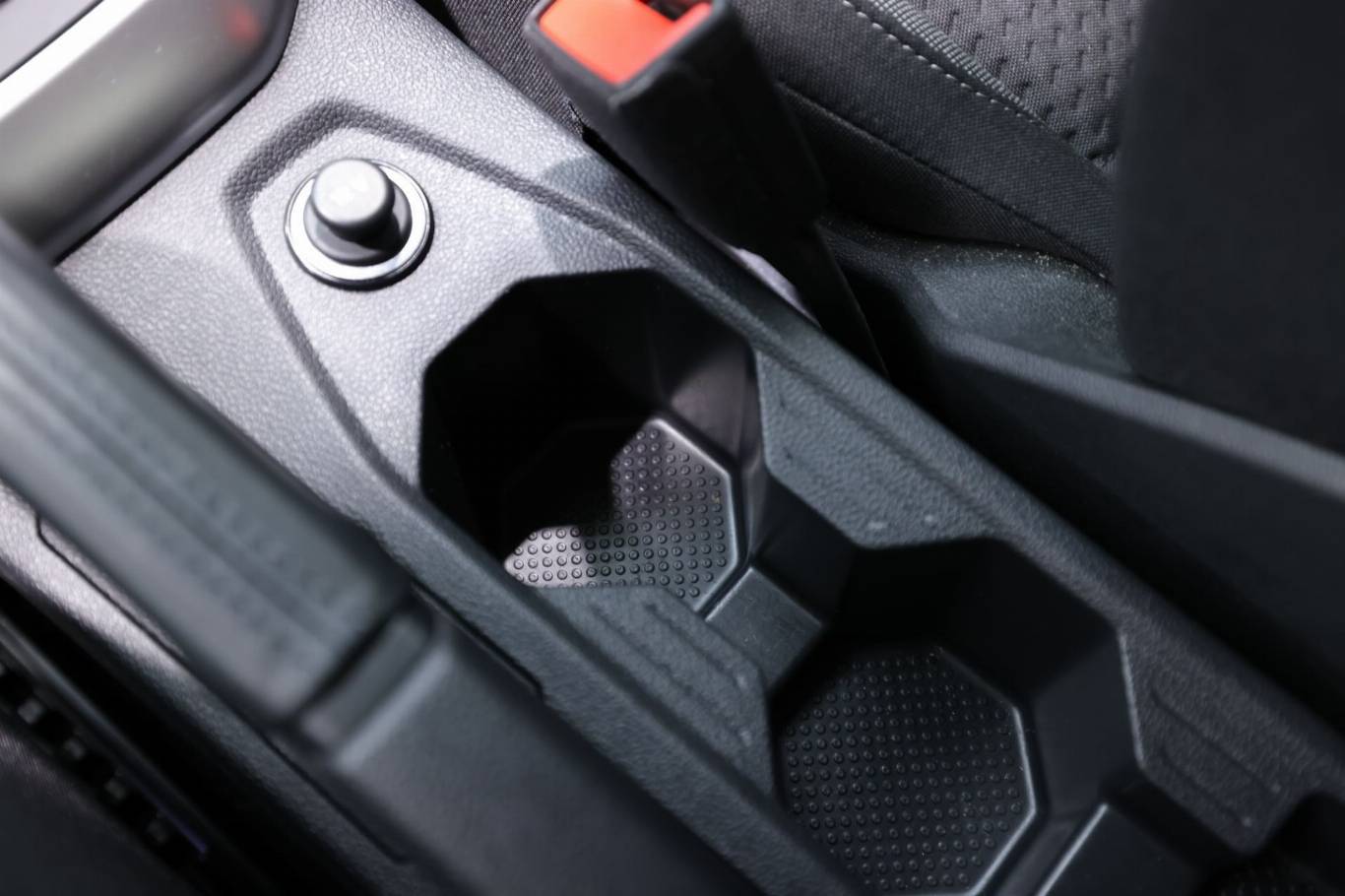VOLKSWAGEN Polo 28
