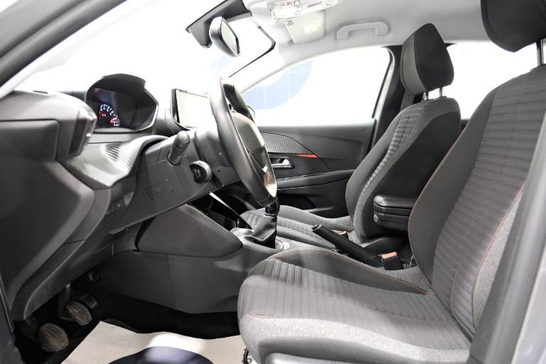 PEUGEOT 208 19