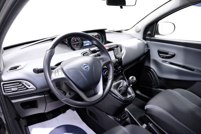 LANCIA Ypsilon 5