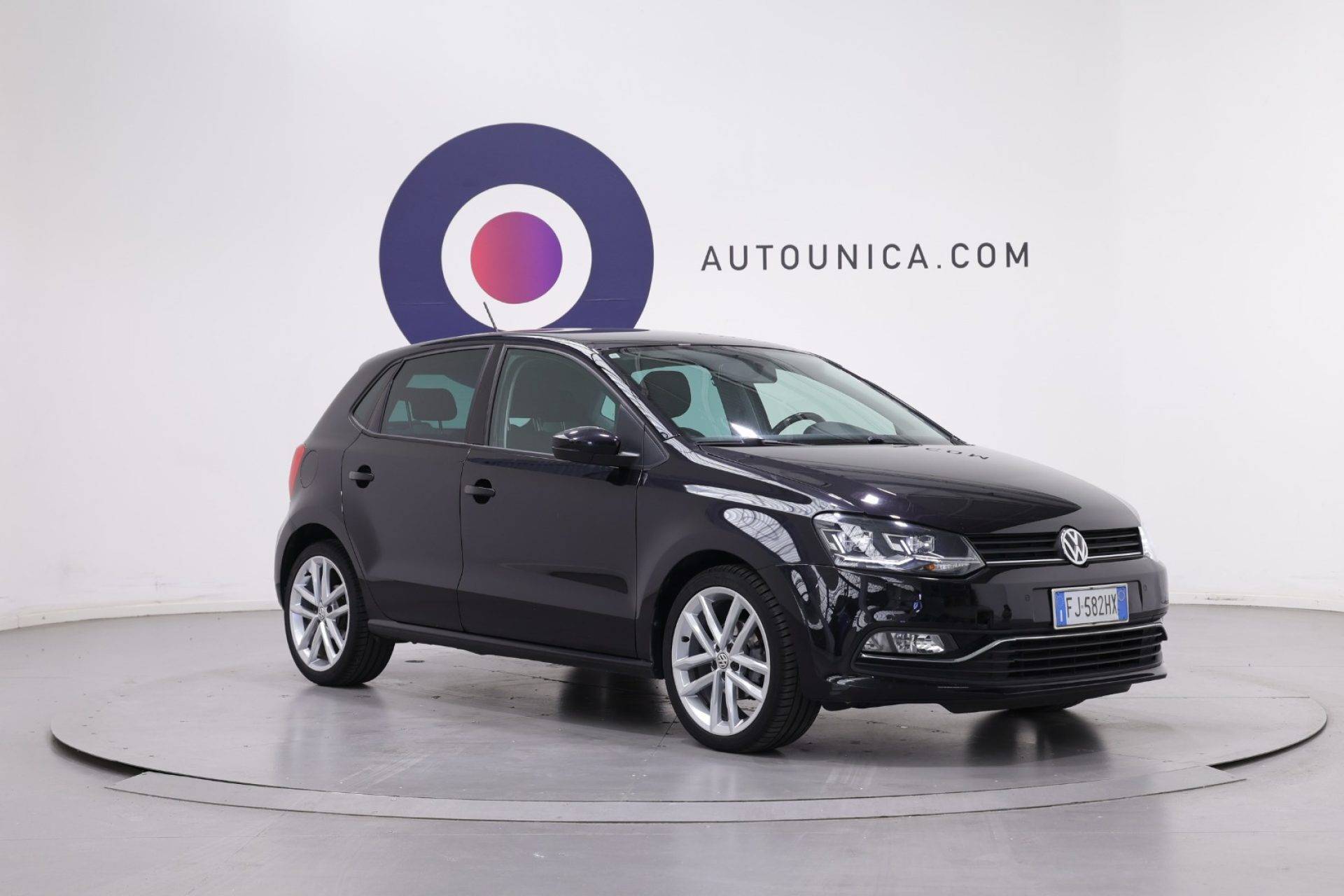 VOLKSWAGEN Polo