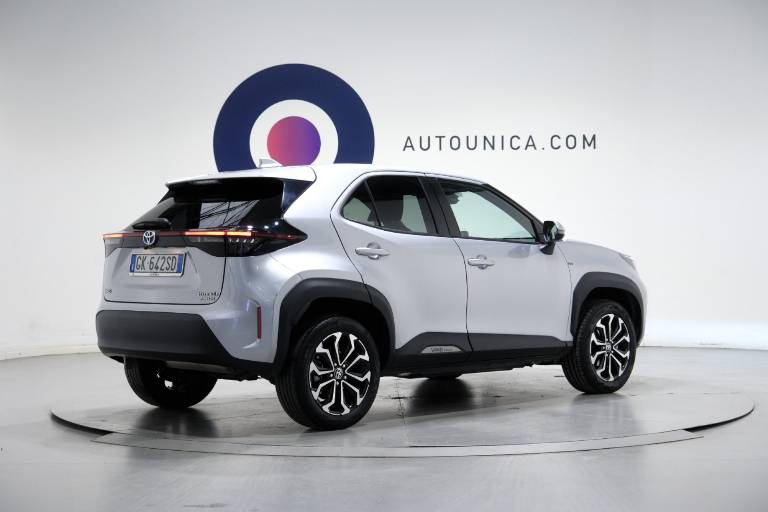 TOYOTA Yaris Cross 14