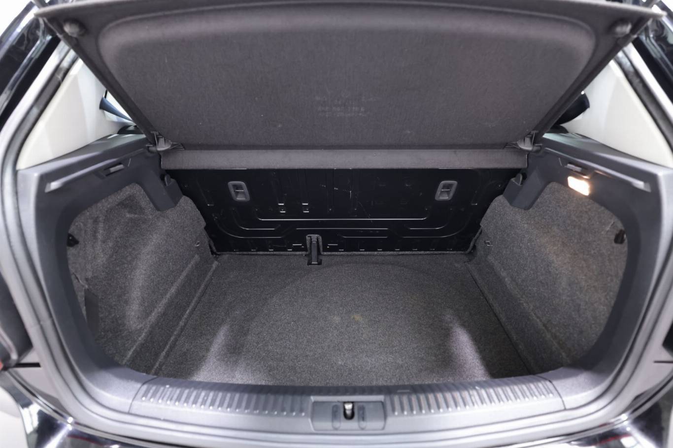 VOLKSWAGEN Polo 39