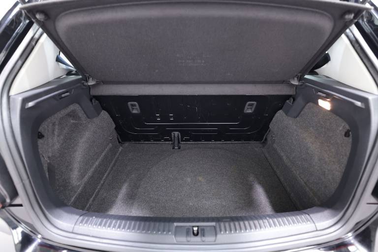 VOLKSWAGEN Polo 39