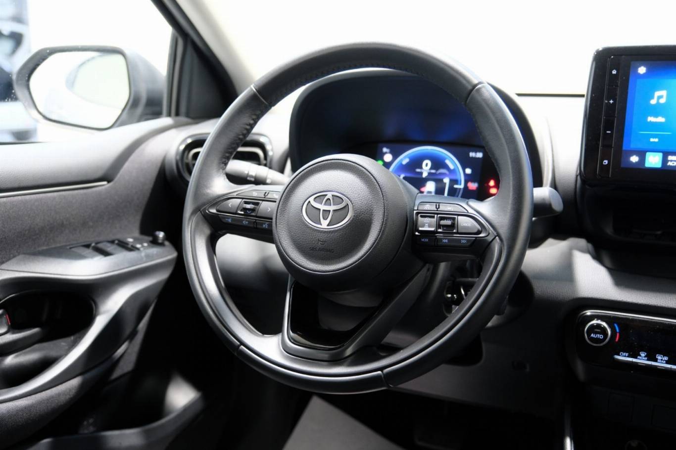 TOYOTA Yaris 39