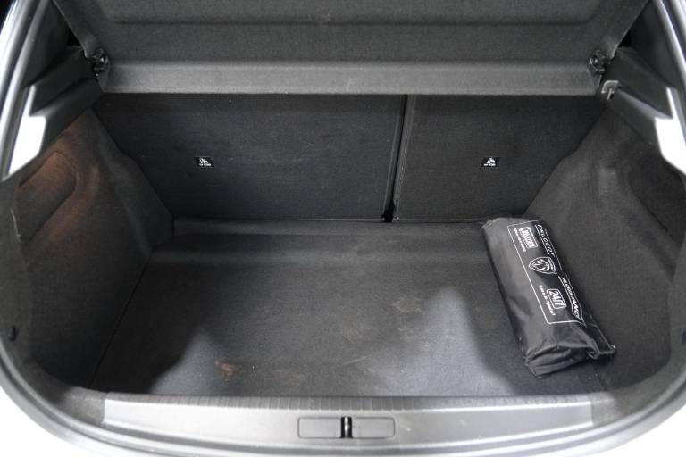 PEUGEOT 208 60
