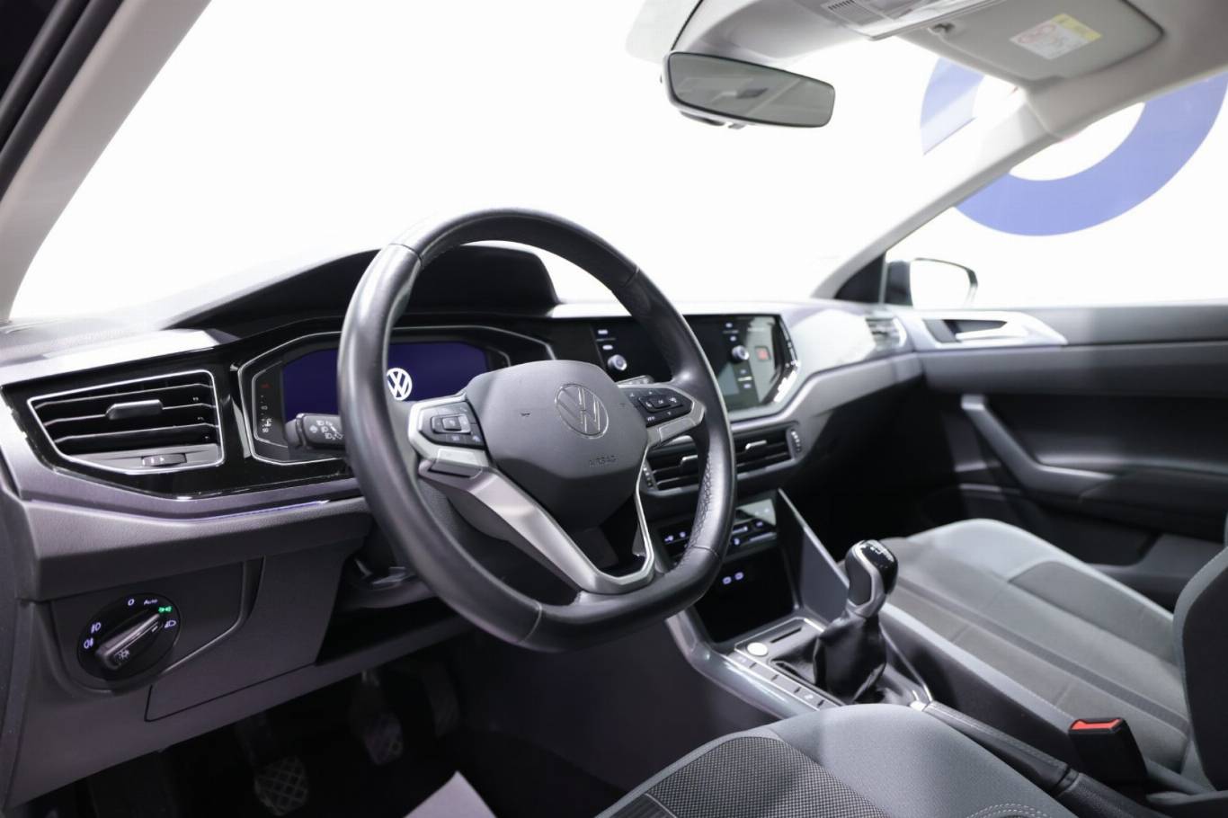 VOLKSWAGEN Polo 5