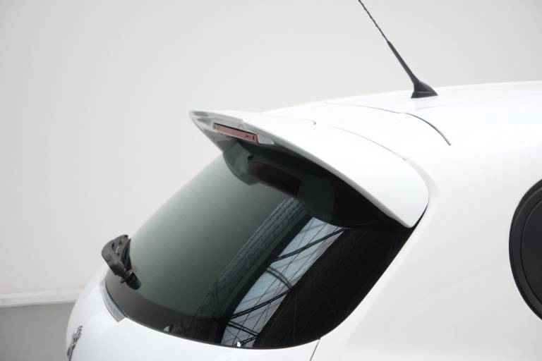 PEUGEOT 208 47
