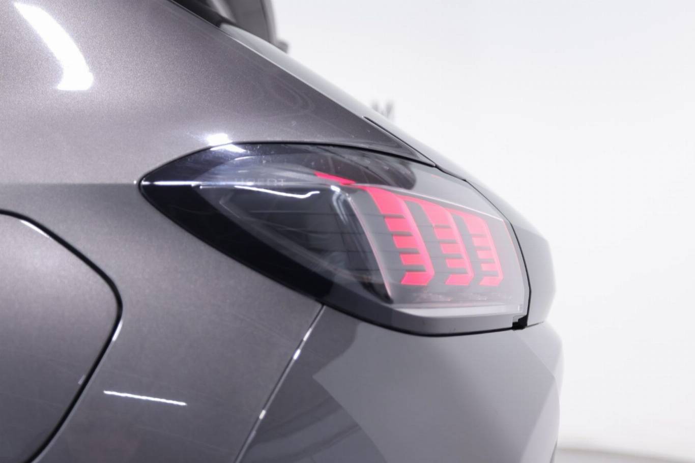 PEUGEOT 208 43