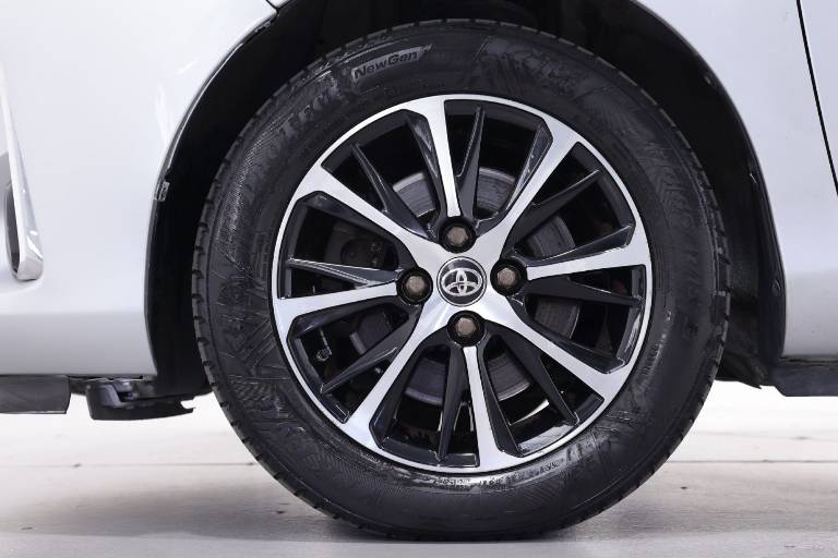 TOYOTA Yaris 13