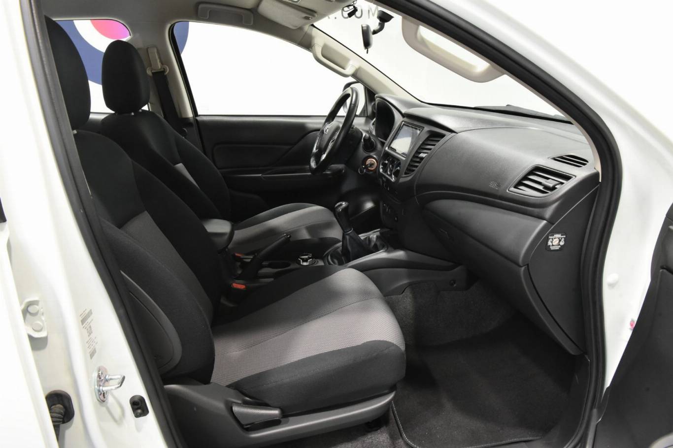 MITSUBISHI L200 37