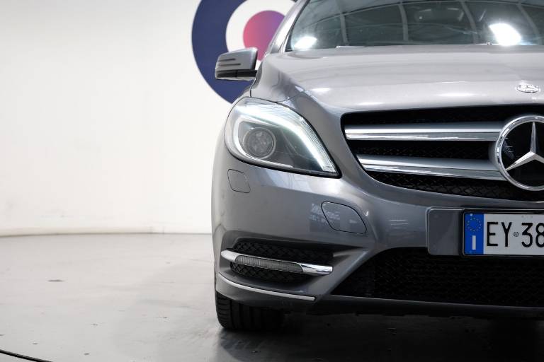 MERCEDES-BENZ B 200 53