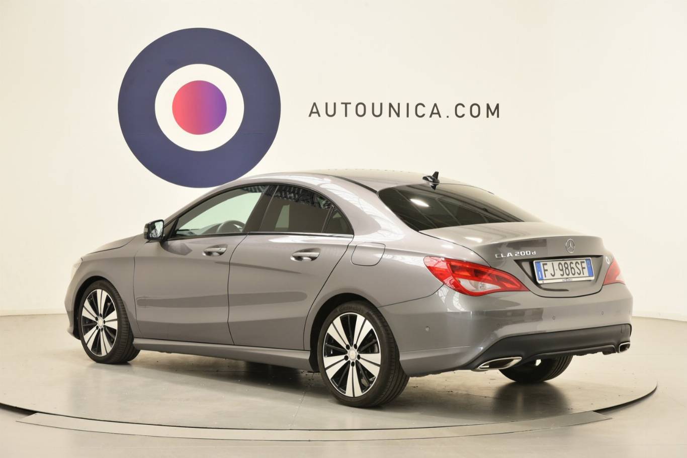 MERCEDES-BENZ CLA 200 2