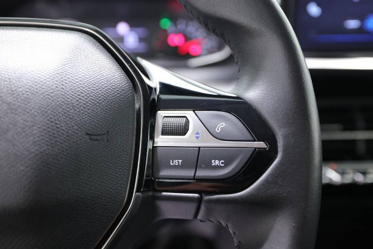 PEUGEOT 208 22