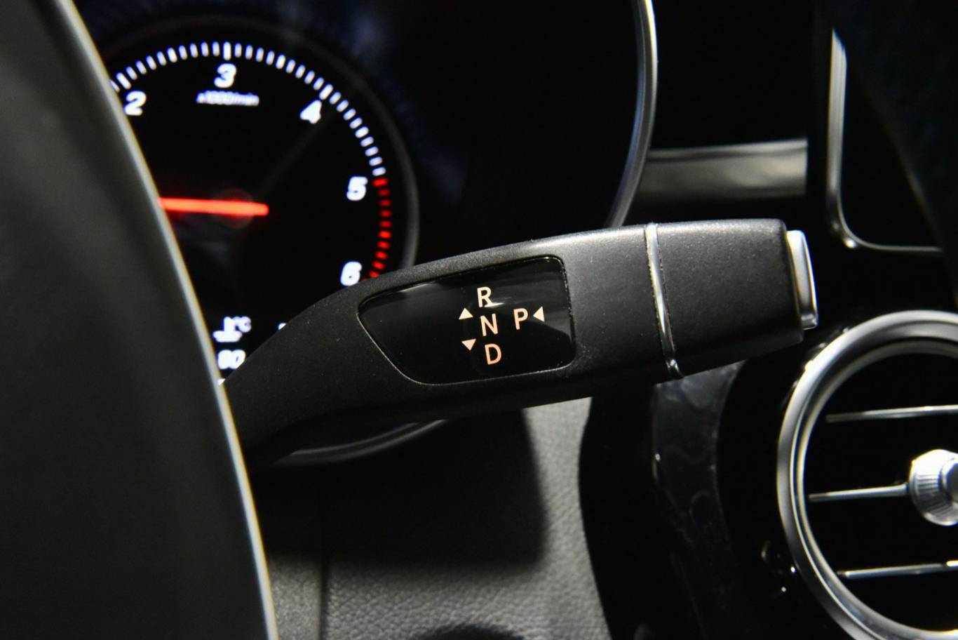 MERCEDES-BENZ GLC 220 10