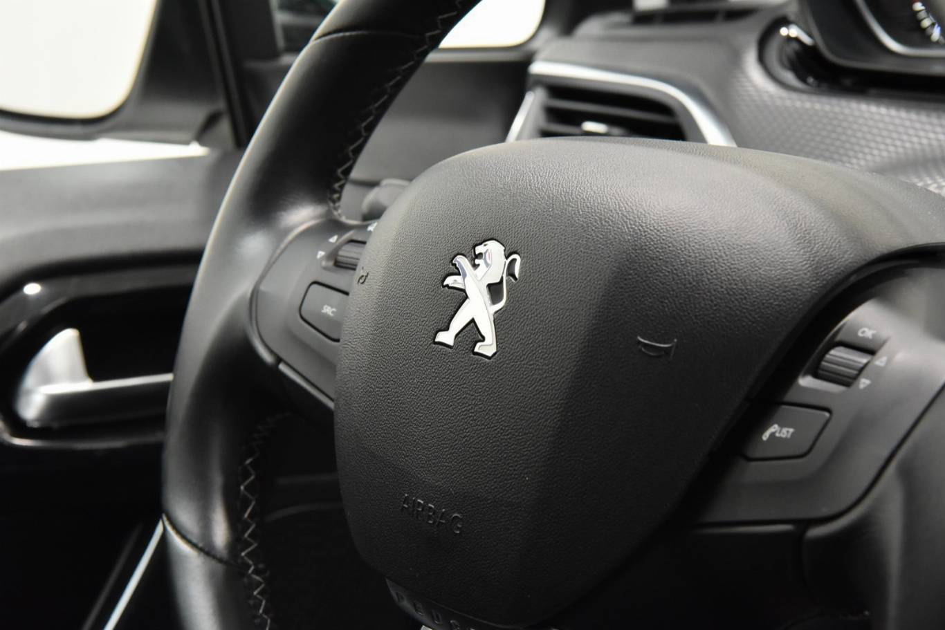PEUGEOT 208 24