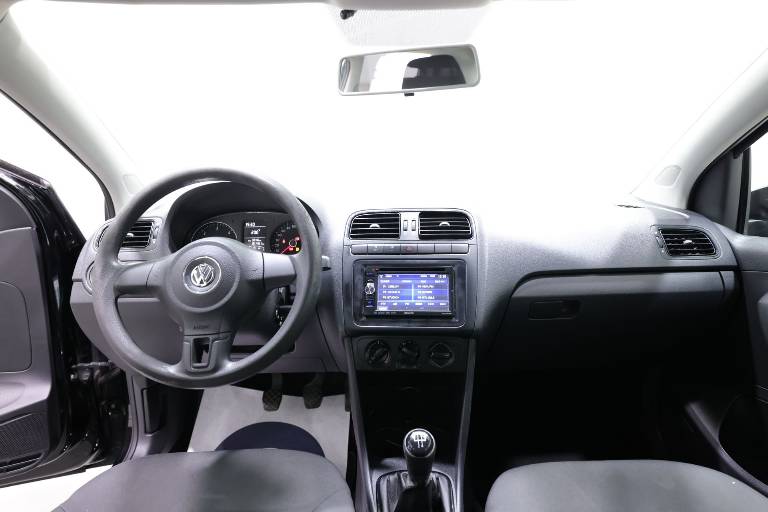 VOLKSWAGEN Polo 10
