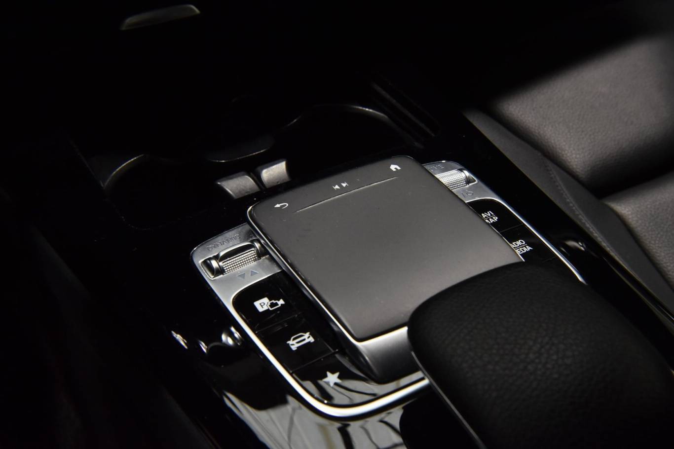 MERCEDES-BENZ A 180 23