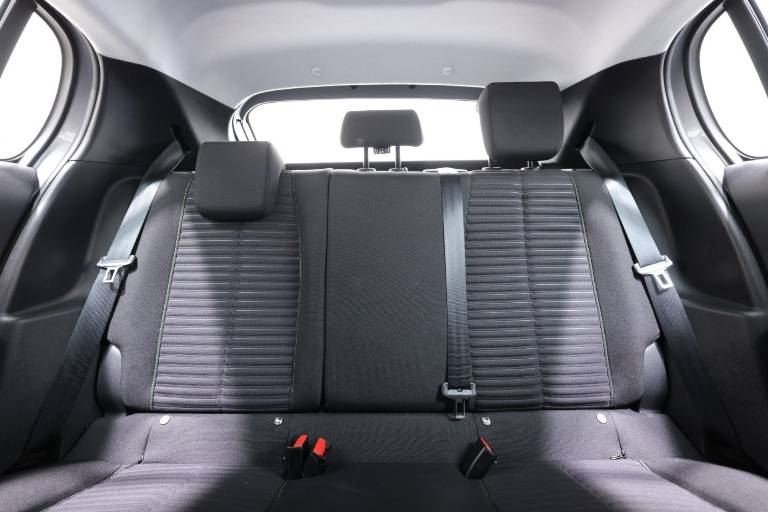 PEUGEOT 208 11
