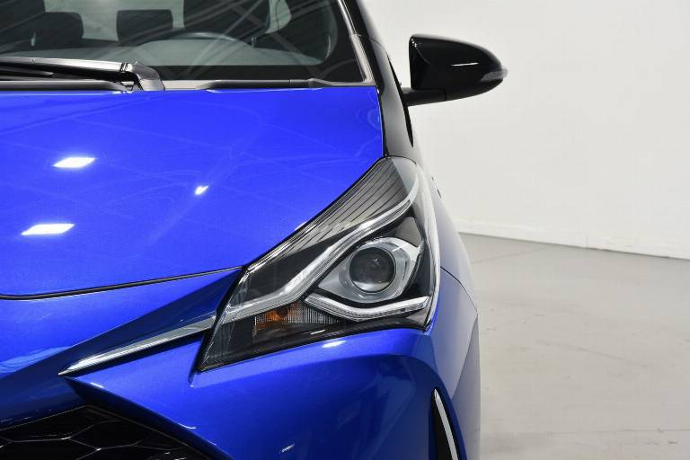 TOYOTA Yaris 16