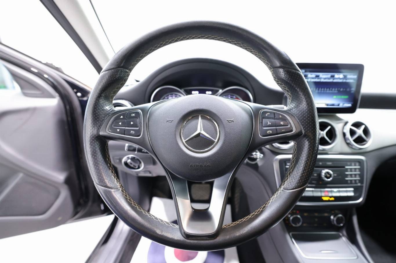 MERCEDES-BENZ GLA 200 7