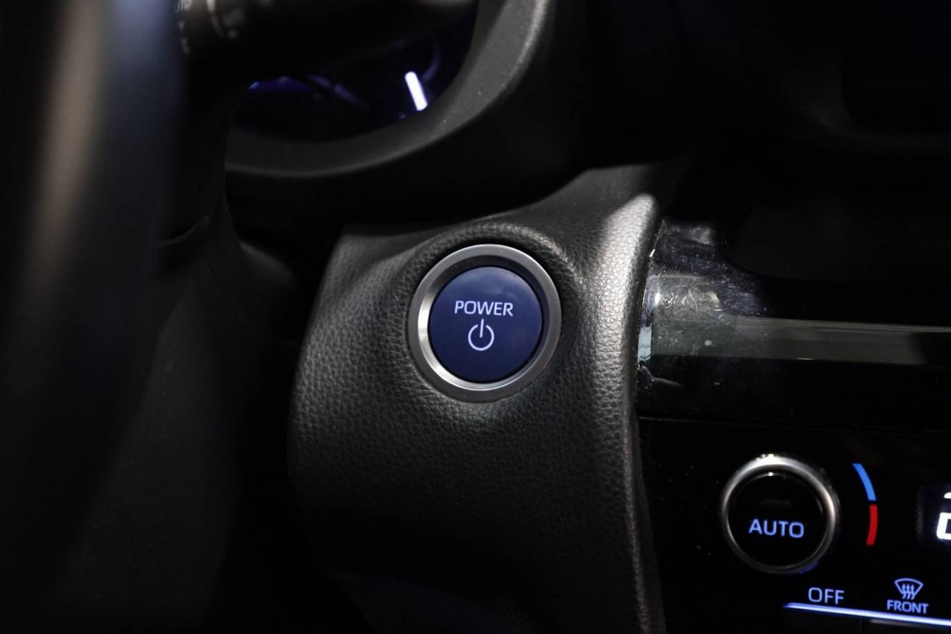 TOYOTA Yaris Cross 25