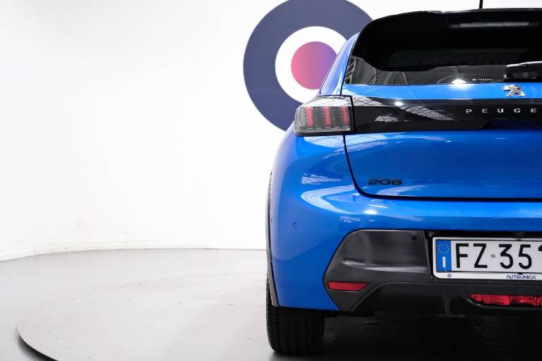 PEUGEOT 208 57