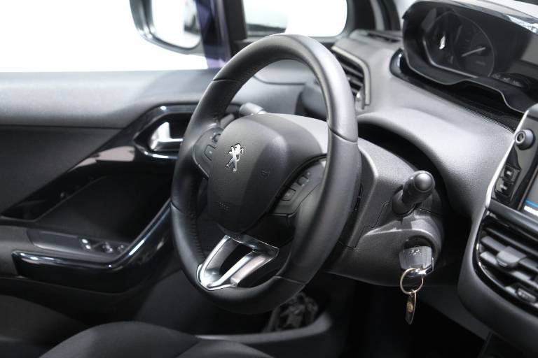PEUGEOT 208 51