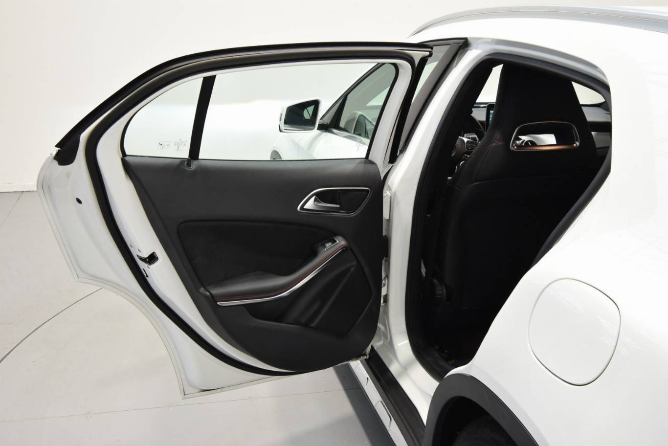 MERCEDES-BENZ GLA 200 45