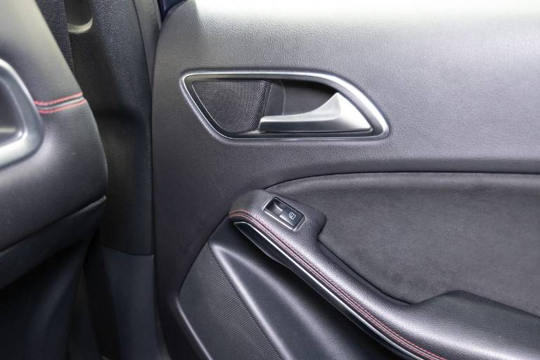 MERCEDES-BENZ A 180 40