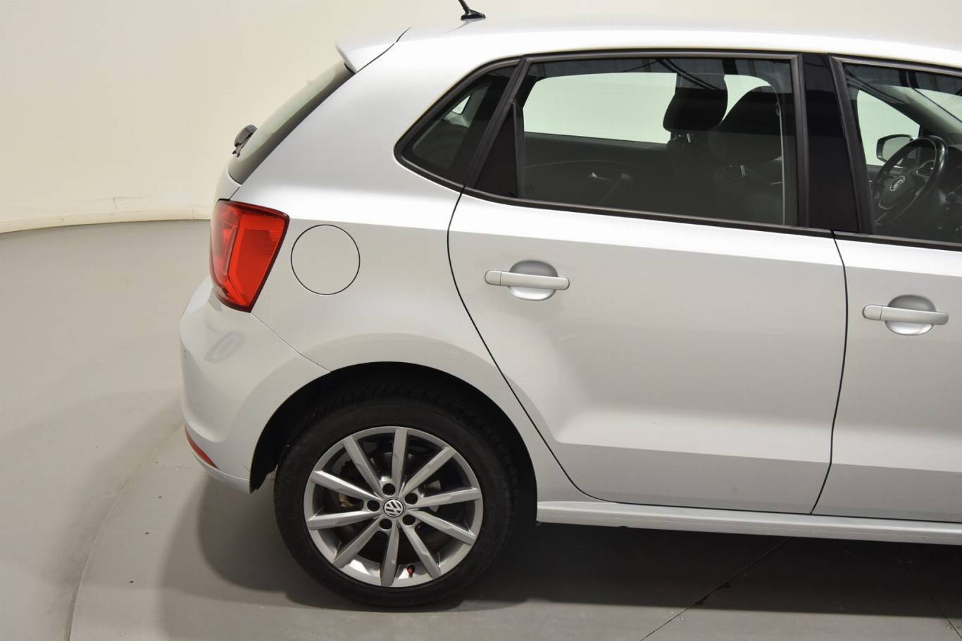 VOLKSWAGEN Polo 33