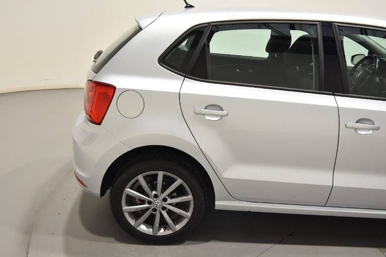VOLKSWAGEN Polo 33
