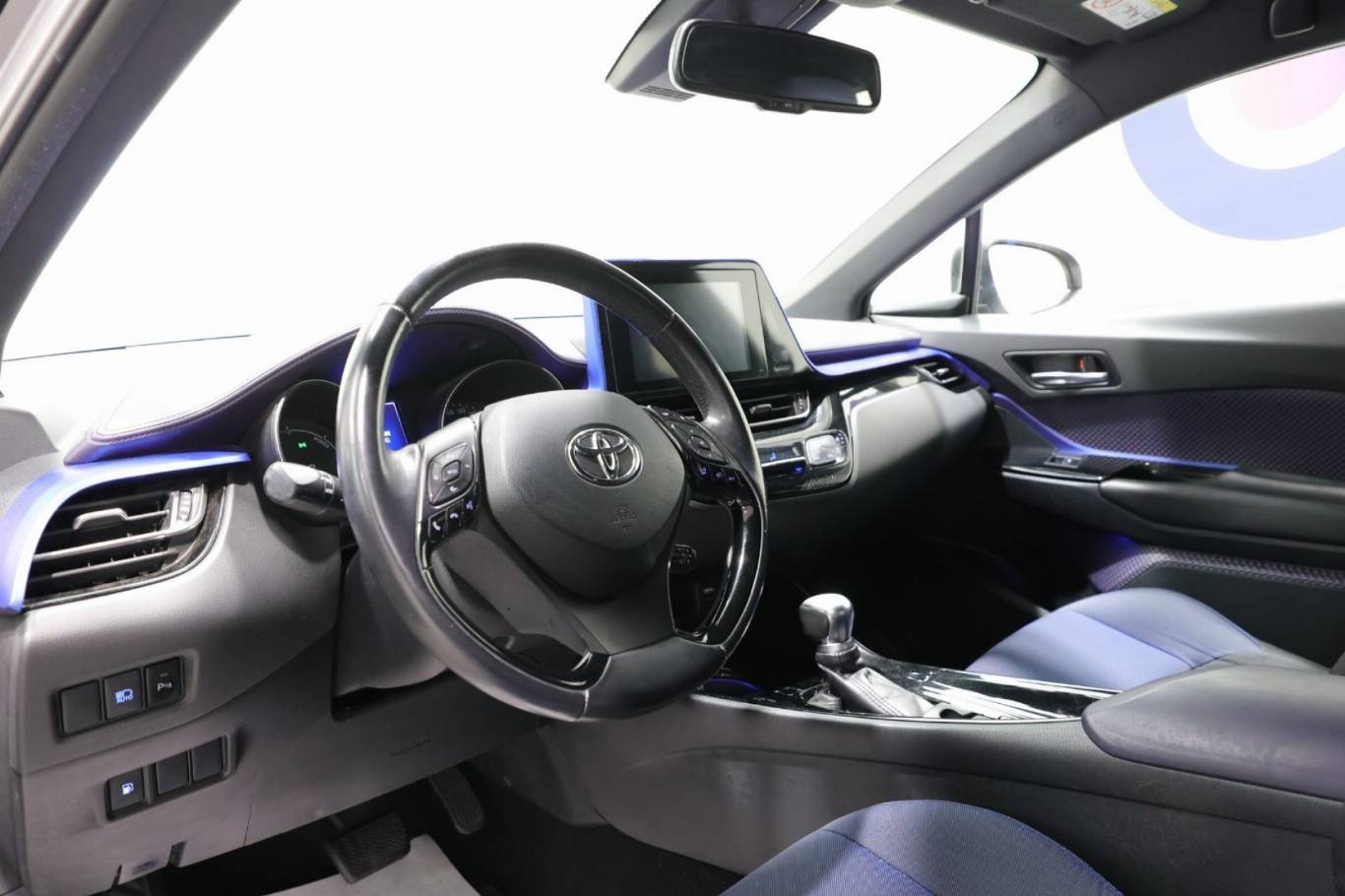 TOYOTA C-HR 5