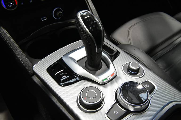 ALFA ROMEO Stelvio 10