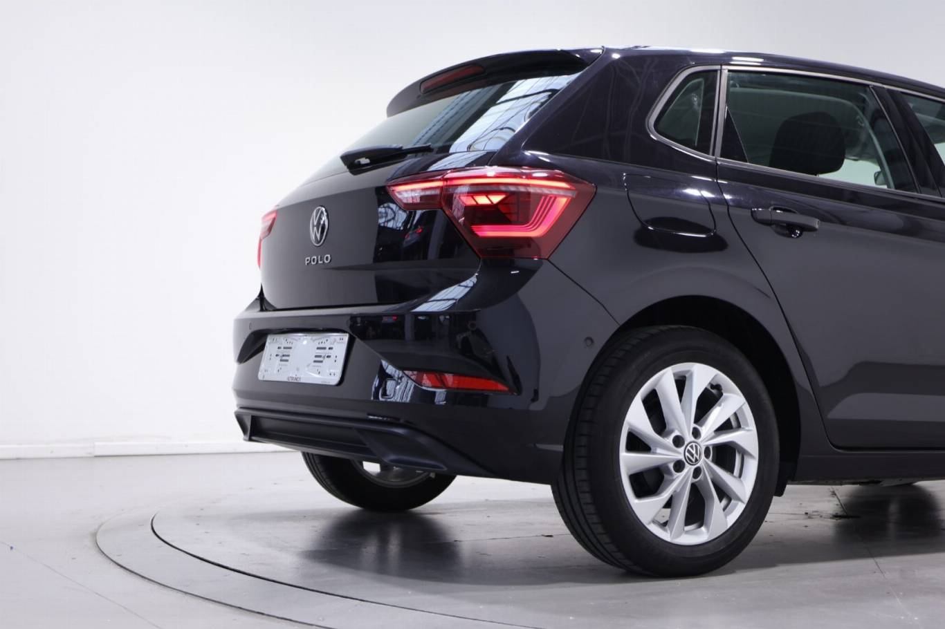 VOLKSWAGEN Polo 13
