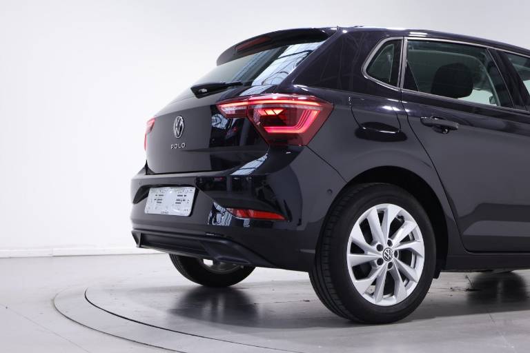 VOLKSWAGEN Polo 13