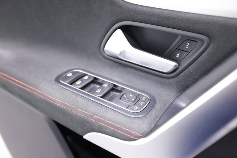 MERCEDES-BENZ A 180 34