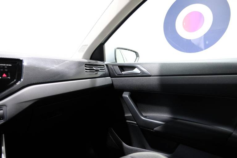 VOLKSWAGEN Polo 35