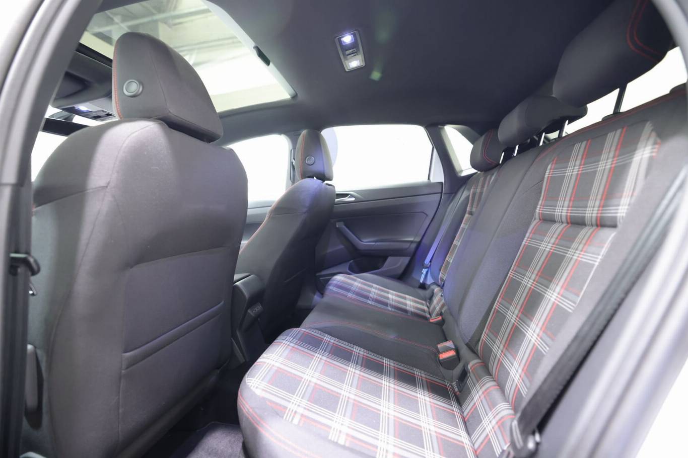 VOLKSWAGEN Polo 36