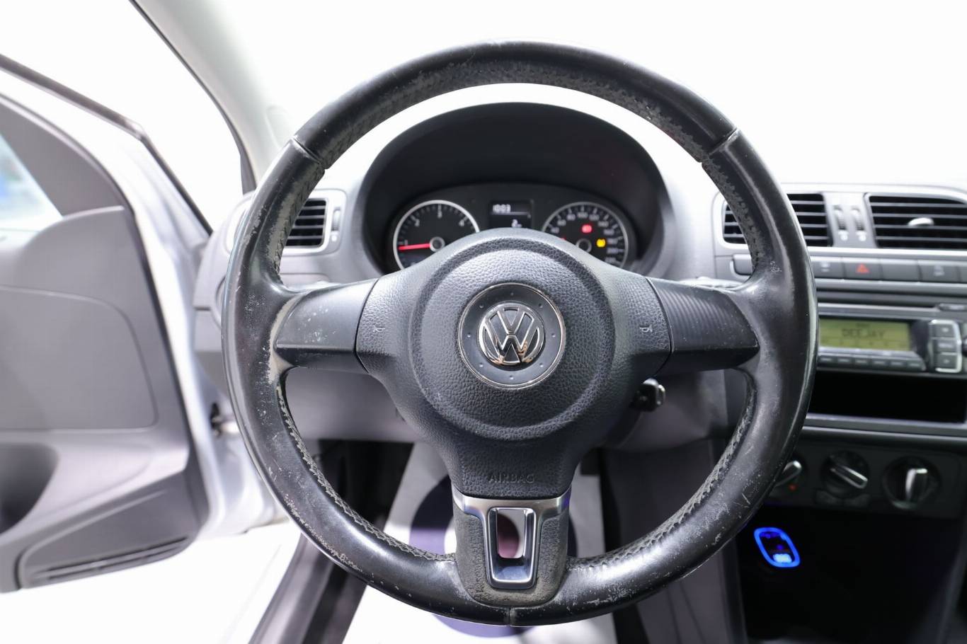 VOLKSWAGEN Polo 18