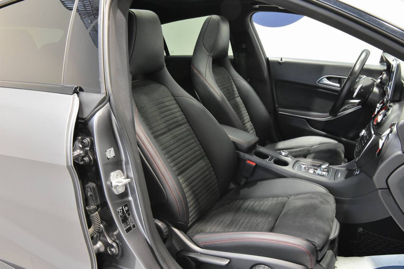 MERCEDES-BENZ CLA 45 AMG 19