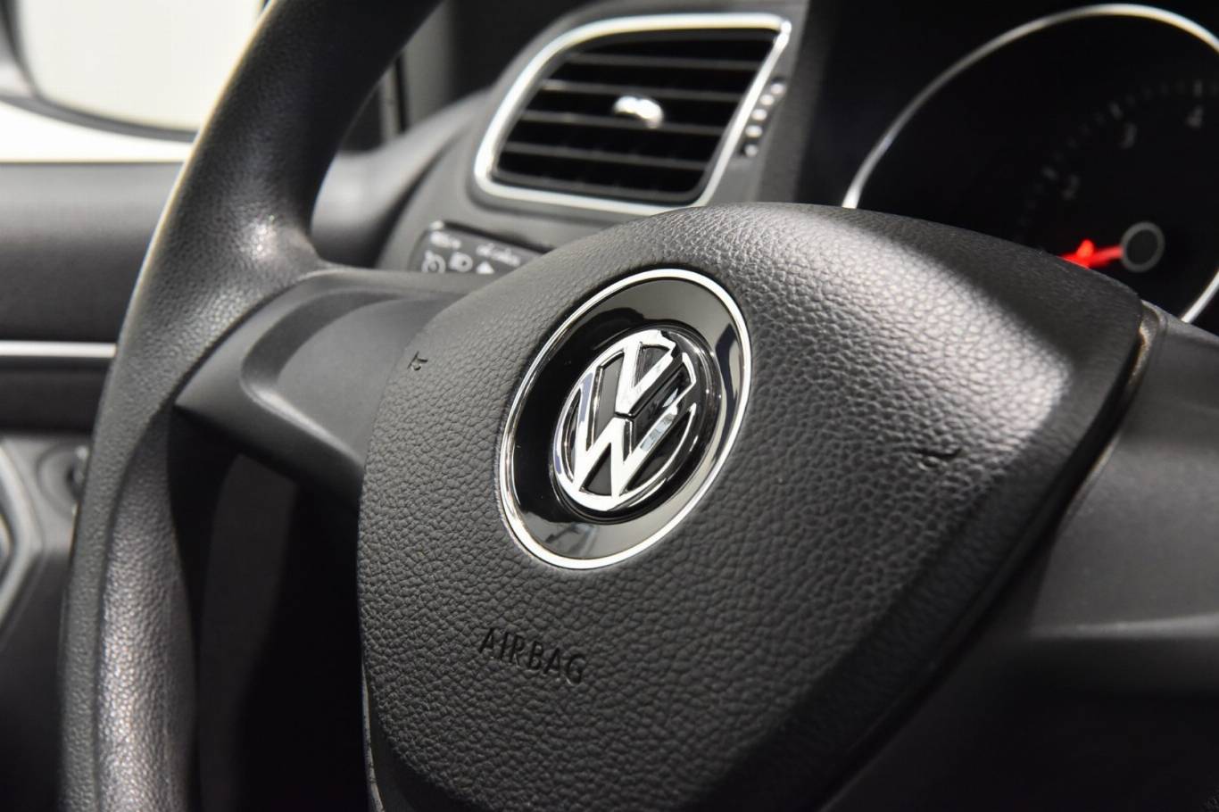 VOLKSWAGEN Polo 30
