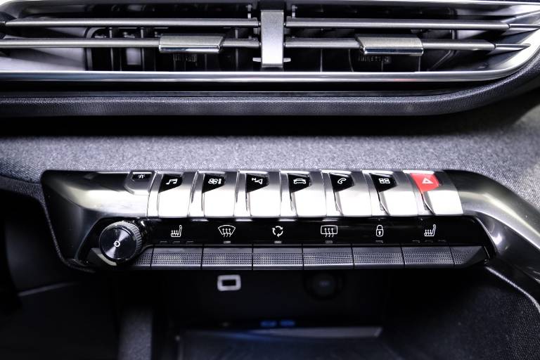 PEUGEOT 3008 30