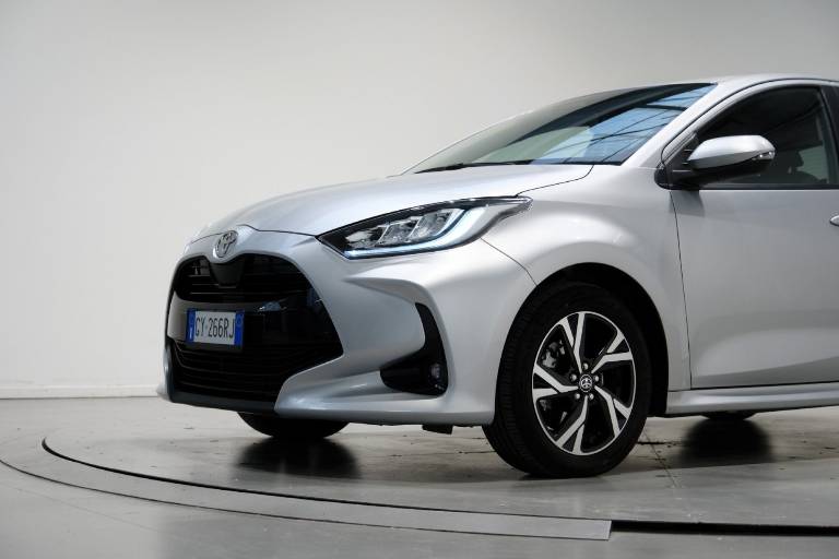 TOYOTA Yaris 10