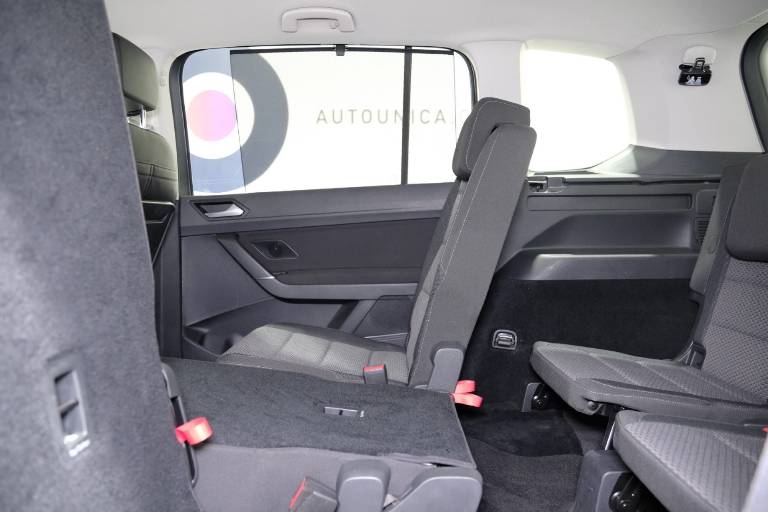 VOLKSWAGEN Touran 44