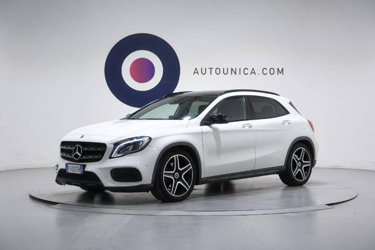 MERCEDES-BENZ GLA 220 1