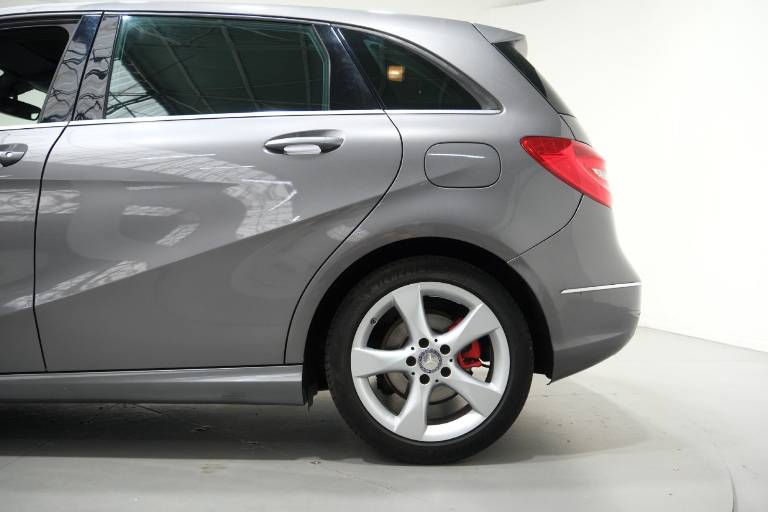 MERCEDES-BENZ B 180 38